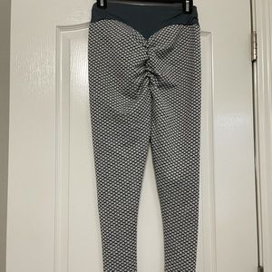 Those Butt Lift Leggings 2 sets (L)